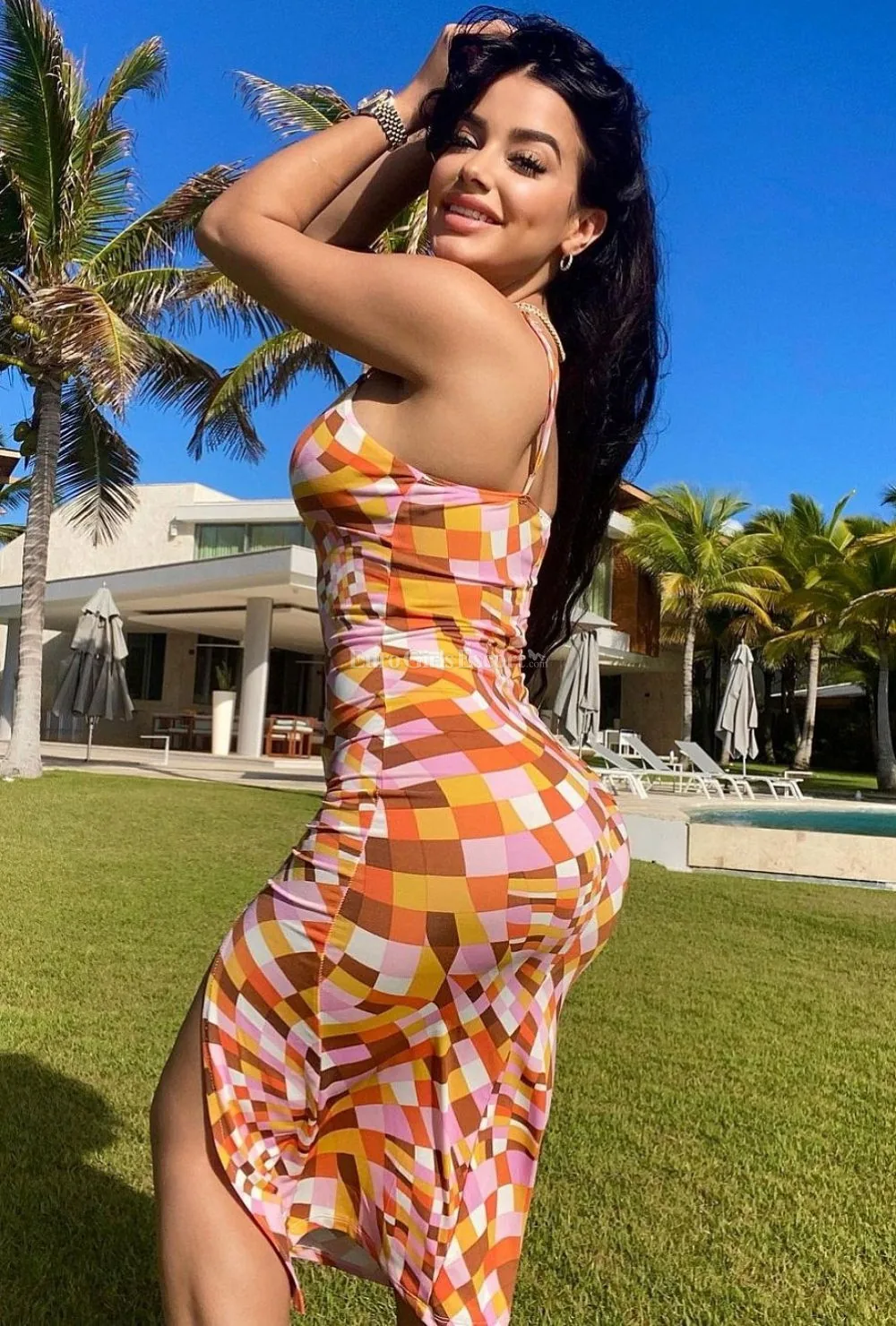 Larissa - Escort London